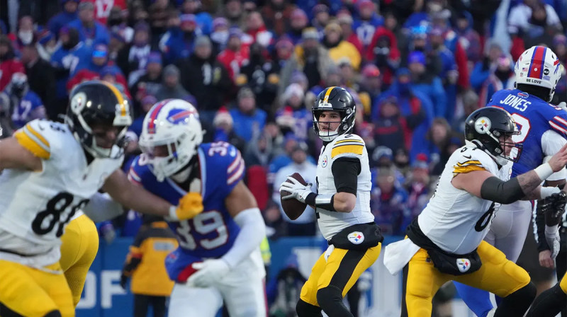 Steelers Secure Victory Despite Aaron Rodgers' Injury