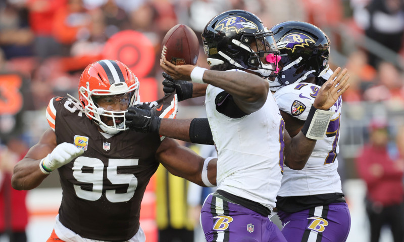 Baltimore Ravens Dominate Cleveland Browns in Thrilling Week 11 Showdown