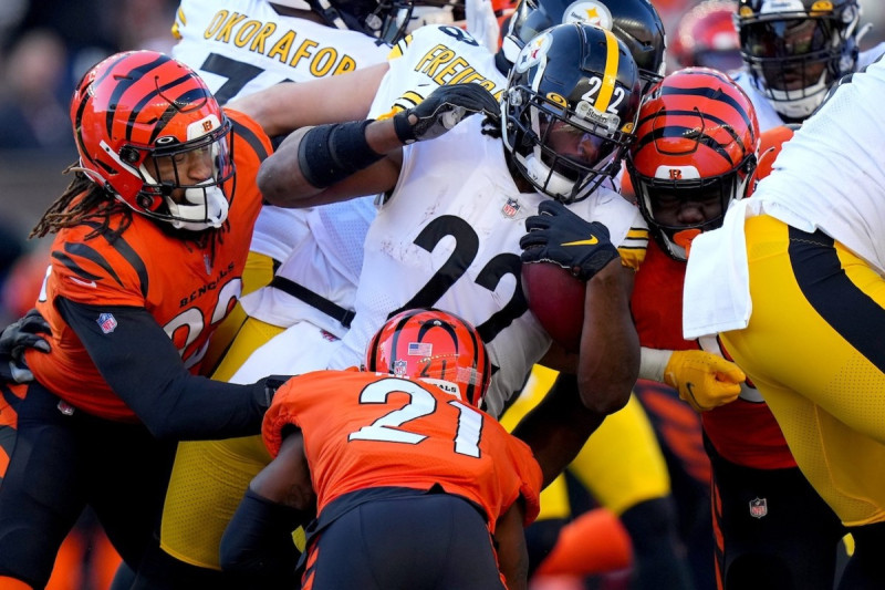Steelers Dominate Bengals in Thrilling AFC North Showdown