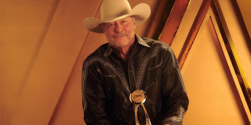 Vince Gill to Receive Prestigious Willie Nelson Lifetime Achievement Award in 2025