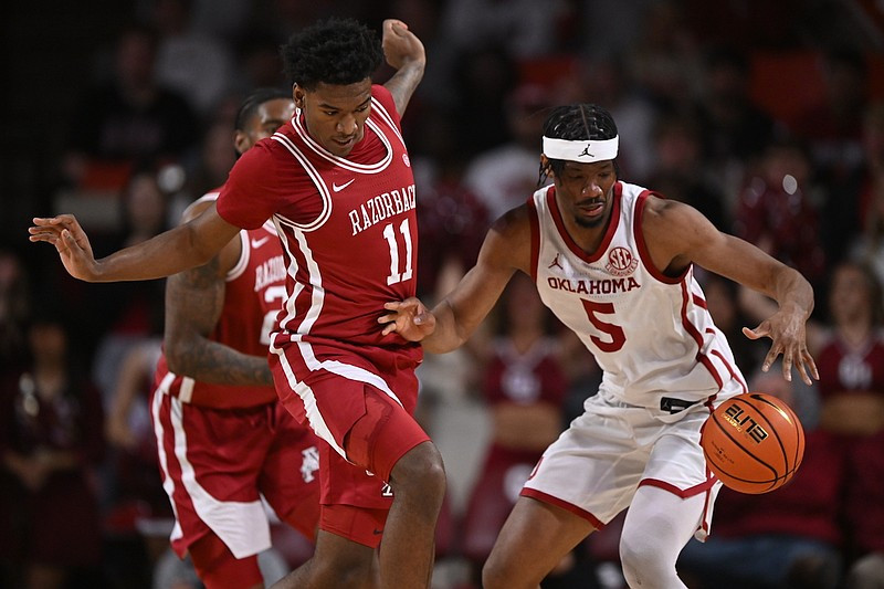 Arkansas Razorbacks Secure Thrilling Victory Over Oklahoma Sooners