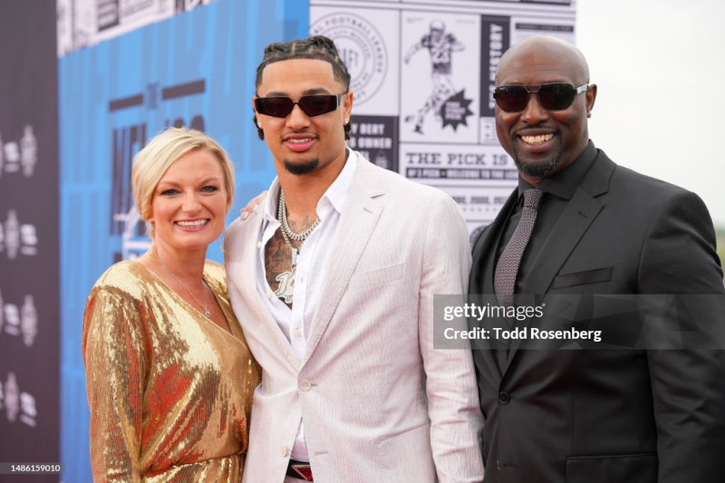 Smith-Njigba: The Seattle Seahawks' Rising Star and His Supportive Family