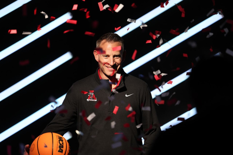 Crime-Spree Crimson Tide Overwhelm Hofstra in March Madness