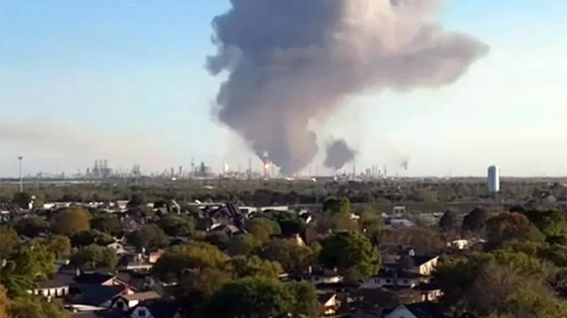 Valero Refinery Explosion Rocks Port Arthur: Chaos and Smoke