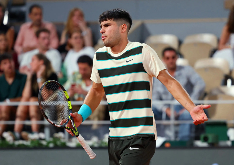 Alcaraz Survives Dzumhur Scare at French Open—But What Happened in Set Three?