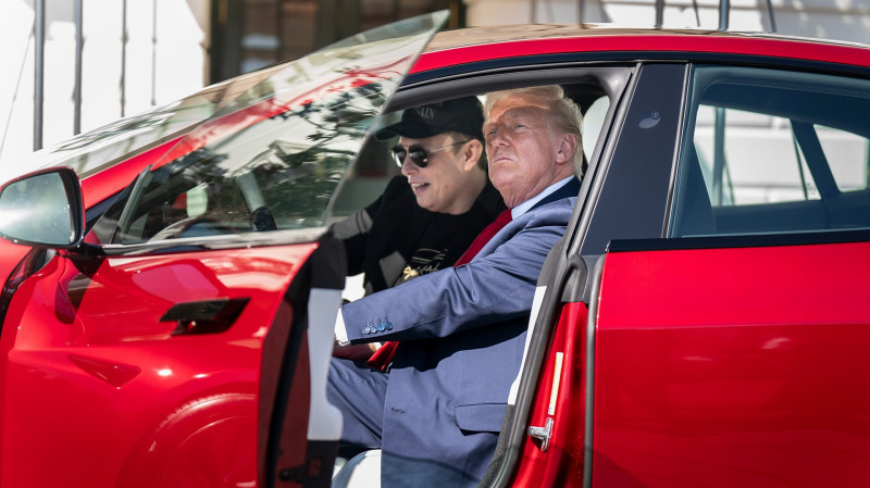 Did Trump Really Ban Tesla? The Truth Behind the Viral Video and the Musk Split