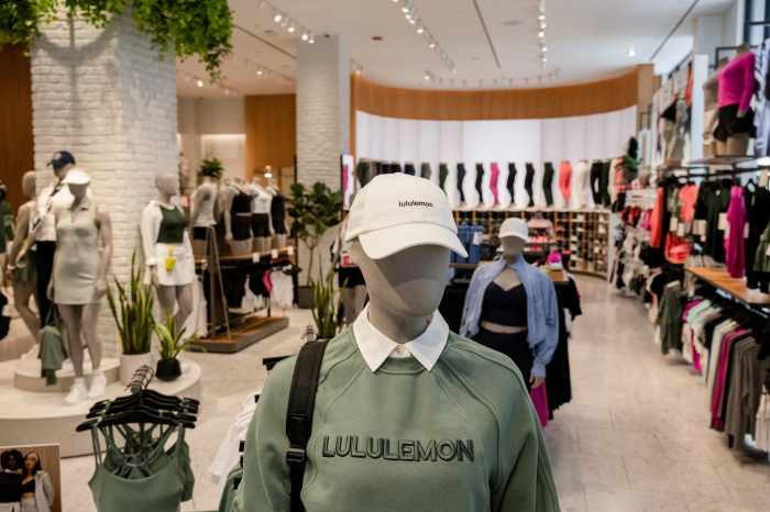 Lululemon Stock Plummets—Is This the End of the Rally or a New Opportunity?
