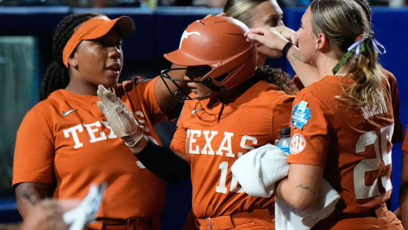 Mia Scott’s Grand Slam Changes Everything—Texas Softball’s Historic WCWS Run