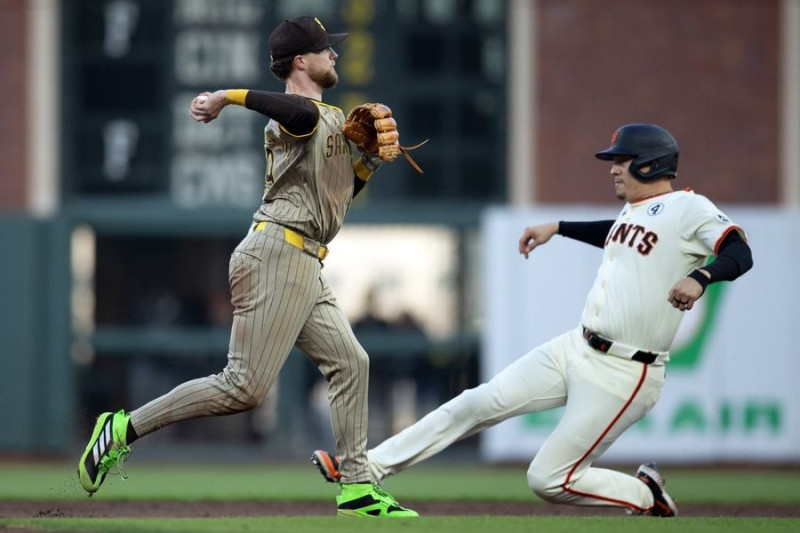 Padres Edge Giants in Extras—But Where Were McCutchen and Suarez?