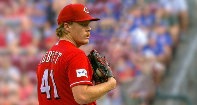 Reds Face Tough Test in Cleveland—Will Cincinnati Break the Streak Tonight?