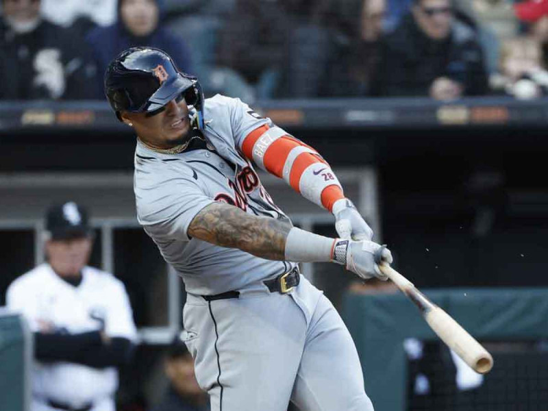 Báez Sparks Tigers' Rally in Guardians Clash