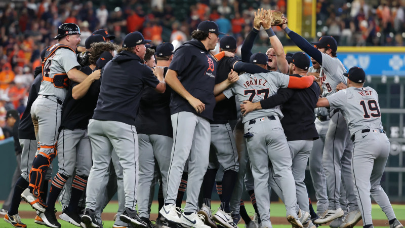 Detroit Tigers Stumble in Game 2, Set for Tense Wild Card Decider