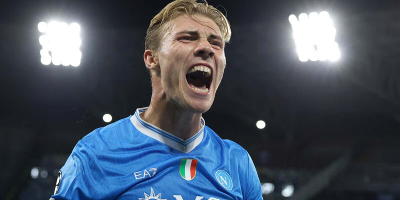 Højlund's Brace Powers Napoli Past Sporting in Thrilling Champions League Clash