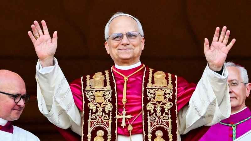 Pope Leo Backs Durbin in Tense Church Award Dispute
