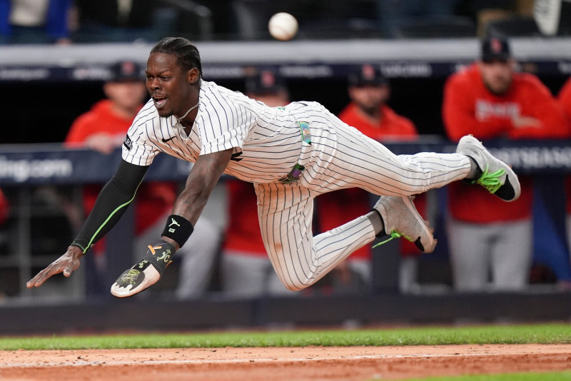 Red Sox Edge Yankees in Tense Playoff Thriller, Key Players Deliver