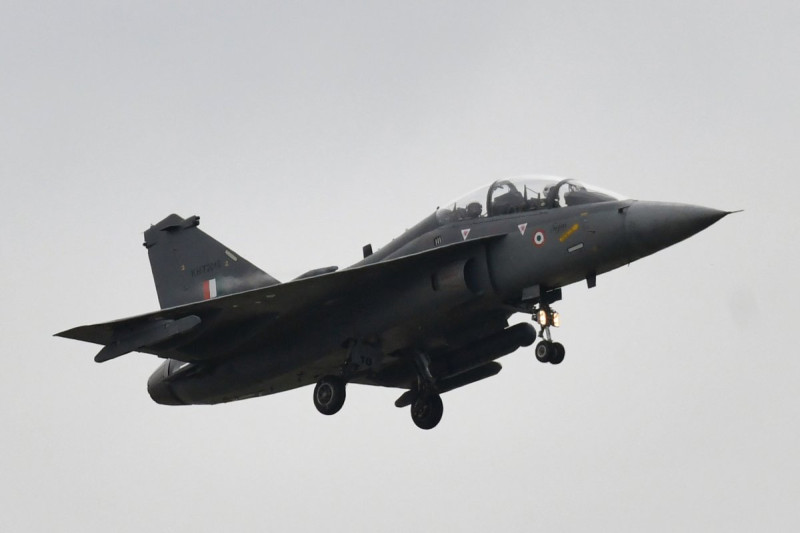 The Tragic Crash of the HAL Tejas Fighter Jet at the Dubai Air Show