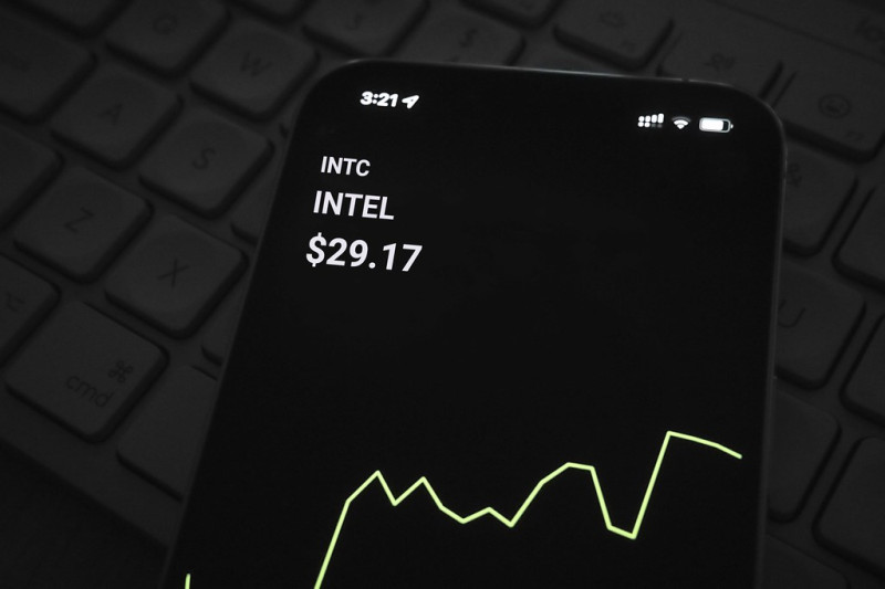 Intel Corporation Stock (INTC) Surges Amidst Tech Rally and Partnership Rumors