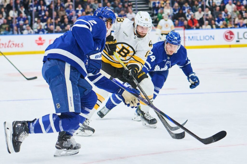 The Bruins Face Off Against the Maple Leafs: A Clash of Titans