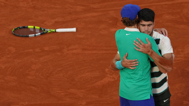 Alcaraz Triumphs Over Sinner in ATP Finals Showdown