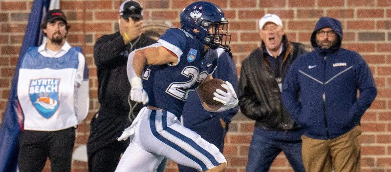 UConn vs. Florida Atlantic: A Clash of Titans in College Football Tonight