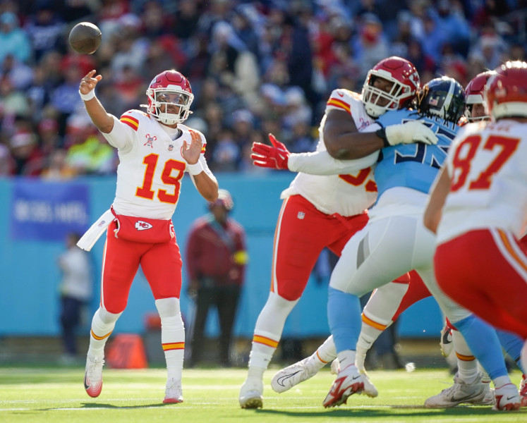 The Chiefs' Backup Quarterback: Chris Oladokun Shines in the Spotlight
