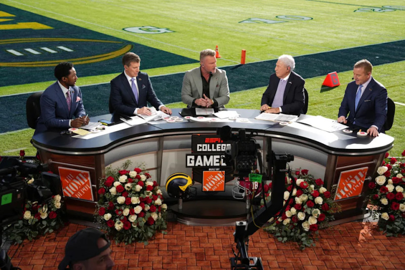Desmond Howard Shines on College GameDay Today