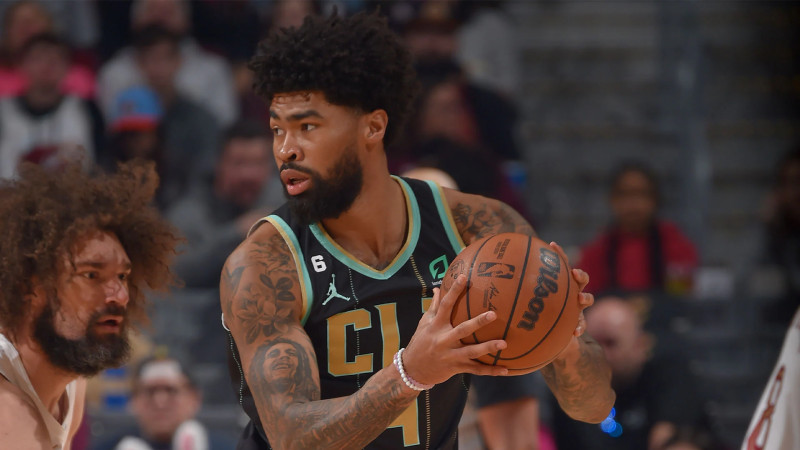 Hornets vs. Cavaliers: A Thrilling Showdown Under the Christmas Lights