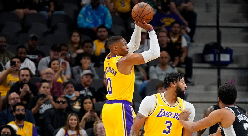 Lakers' Struggle Against Suns: JJ Redick's Candid Insights and Team Performance