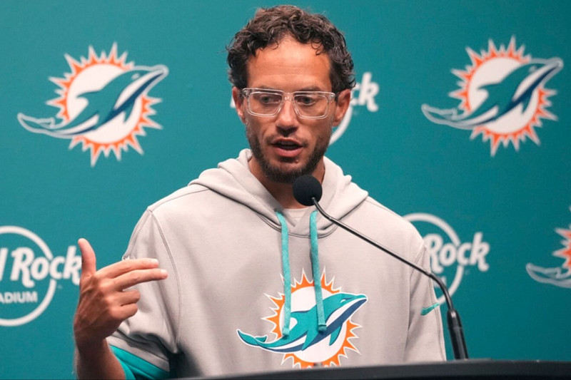 Mike McDaniel: Steering the Miami Dolphins Through Triumph and Turmoil