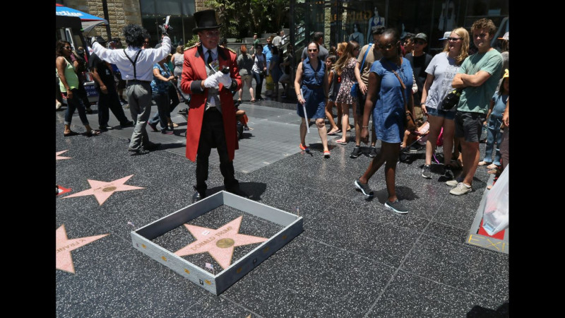 Trump's Partisan Plaques: A New Chapter in the Presidential Walk of Fame