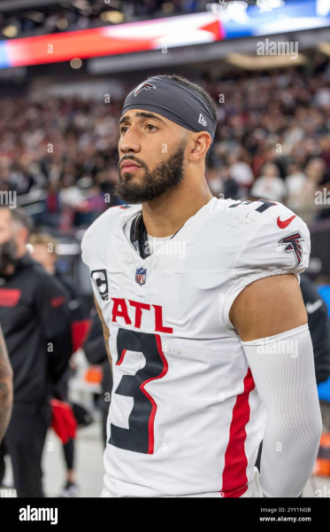 Xavier Smith: The Rising Star in the NFL Spotlight