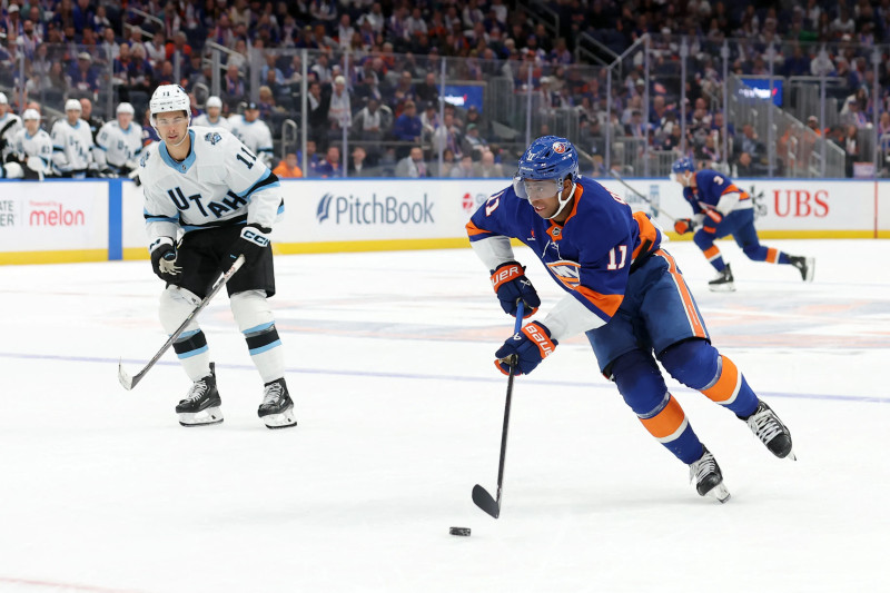 Anthony Duclair's Stellar Performance Leads Islanders to Historic 9-0 Victory