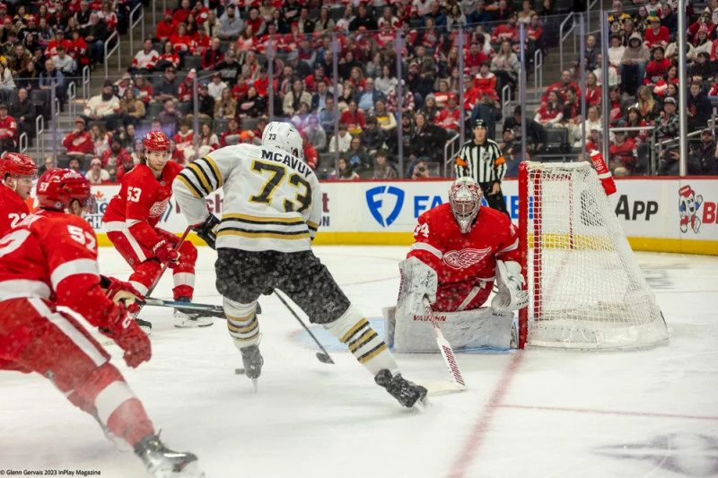 Bruins Secure Victory in Tight Contest Against the Red Wings