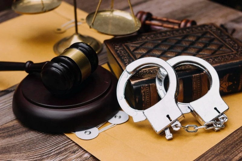 Navigating the Legal Maze: Understanding the Role of a Criminal Defense Lawyer