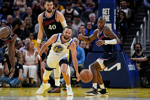 Intense Rivalry: Golden State Warriors Fall to LA Clippers in Nail-Biting Showdown