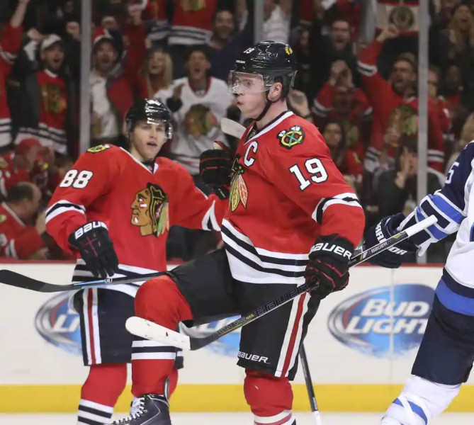 Jets vs Blackhawks: A Clash of Titans in the Central Division