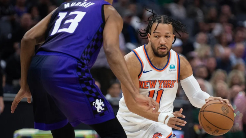 Knicks' Jalen Brunson Faces Injury Setback in Kings Showdown
