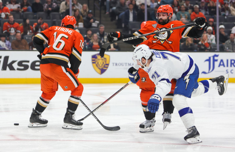 Tampa Bay Lightning Defeats Anaheim Ducks in Thrilling Overtime Showdown