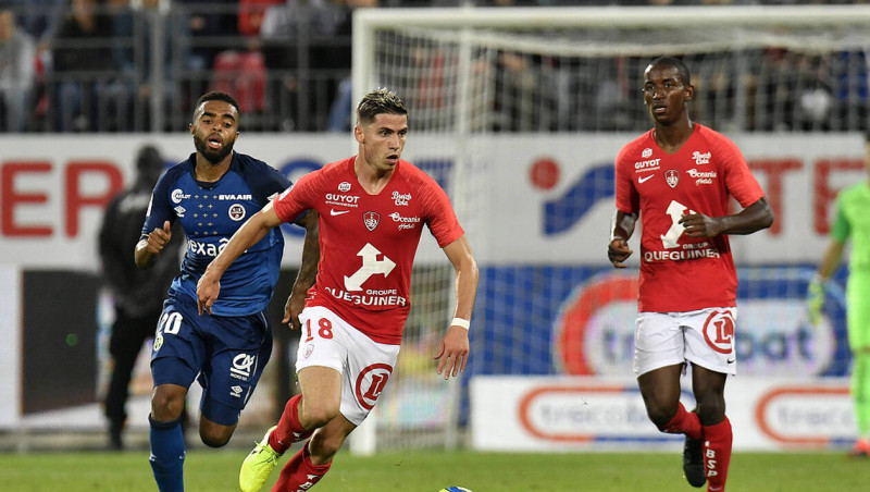 Olympique Lyonnais Secures Thrilling 2-1 Victory Over Stade Brestois in Ligue 1