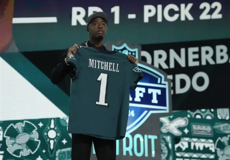 Quinyon Mitchell: Rising Star in the NFL