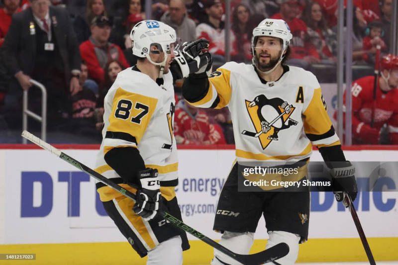 Red Wings Clash with Penguins in Thrilling New Year's Showdown