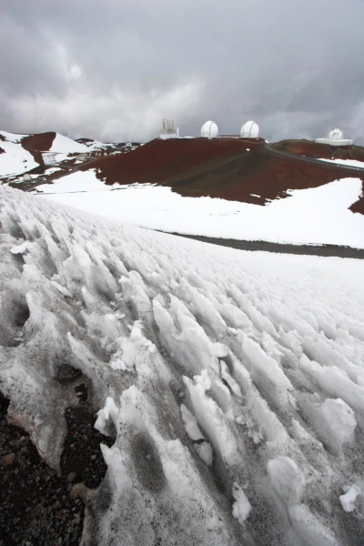 Unexpected Winter: Snow Falls on Hawaii's Peaks