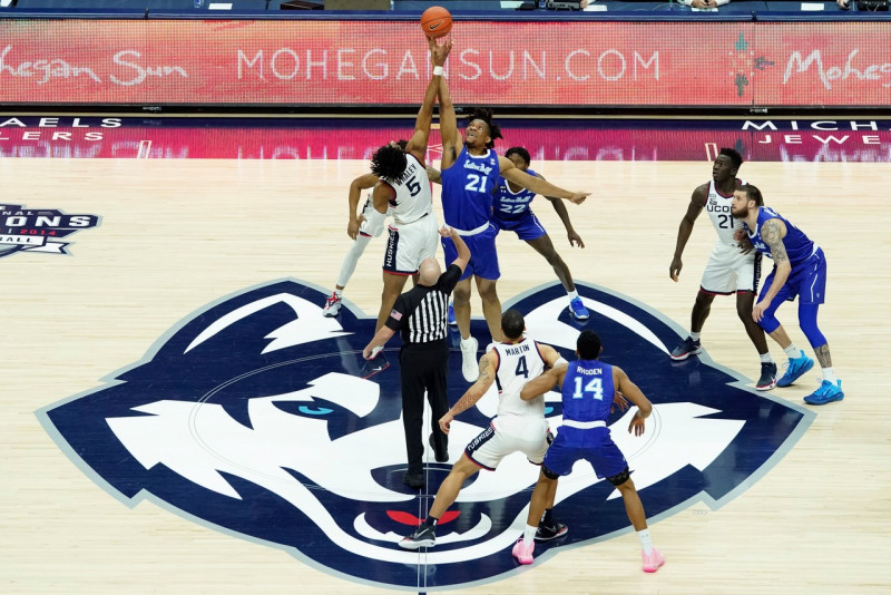 UConn Survives Late Scare, Beats Seton Hall 69-64