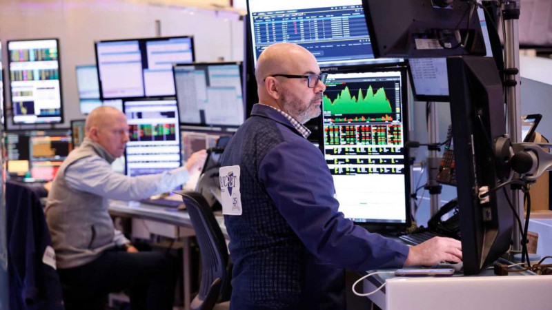 S&P 500 Index Drops Sharply Amidst Tech Sell-Off