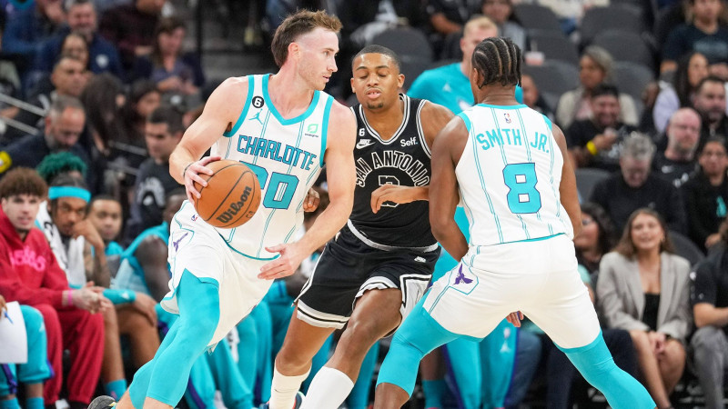 Where to Watch De'Aaron Fox's Spurs Game — Hornets vs. Spurs