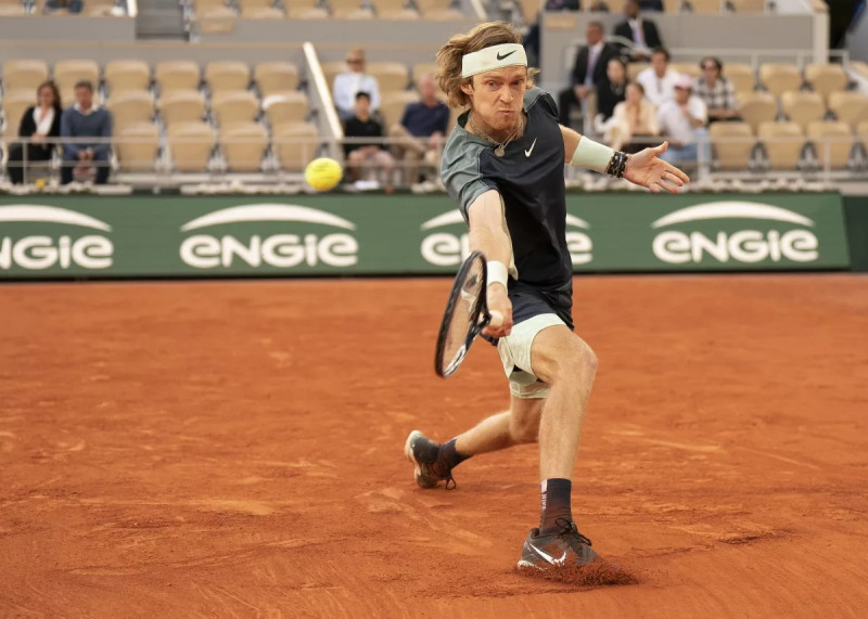 Andrey Rublev Faces Hamad Medjedovic in High-Stakes ATP Barcelona Semifinal