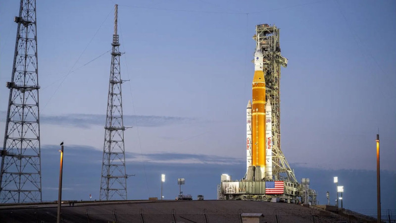 Astronauts Share Stunning Earth Wallpapers as Artemis II Speeds Moonward