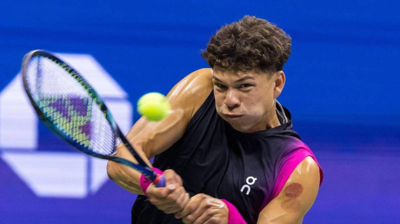 The Houston Open Tennis Sees Thrilling Upset.