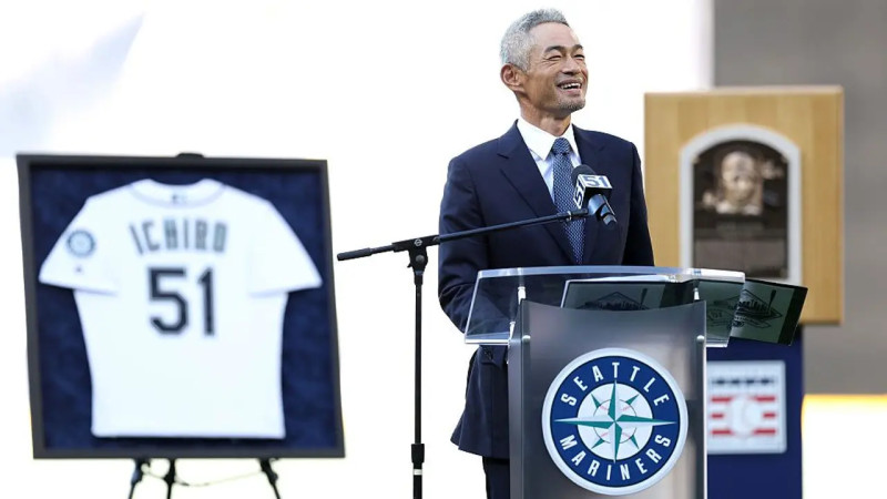 Ichiro's Broken Bat Statue: A Bizarre Ceremony in Seattle