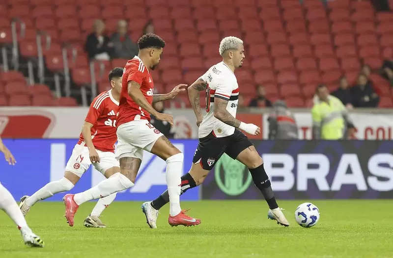 In the Heat of Rivalry: Internacional’s Face-Off Against São Paulo